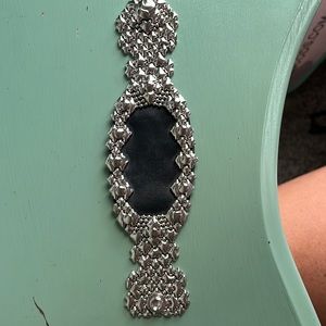 SG Liquid metal bracket with black leather